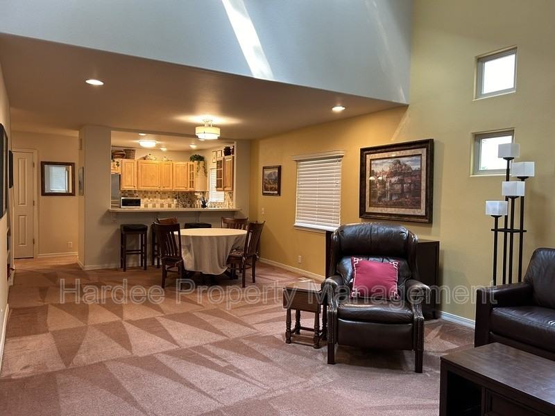 830 E Riverpark Ln - Photo 7 of 34
