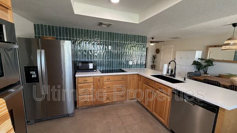 1715 W Marco Polo Rd - Photo 4 of 11