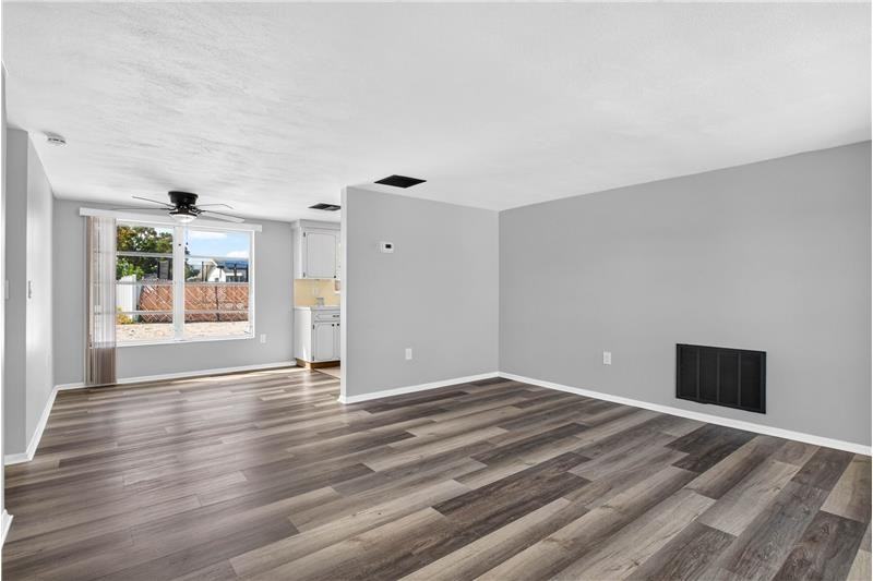 7804 Hawthorn Dr - Photo 2 of 9