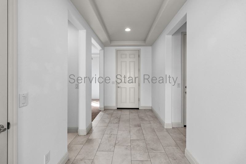 8433 S 70th Dr - Photo 3 of 34