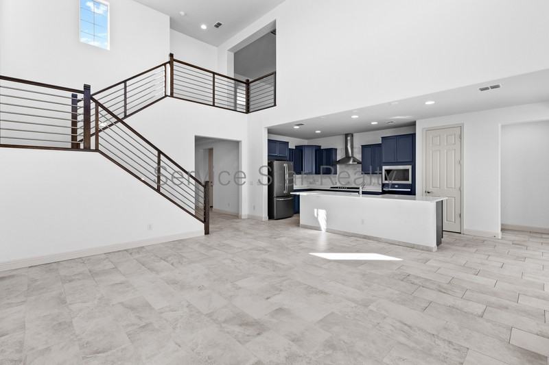 8433 S 70th Dr - Photo 4 of 34