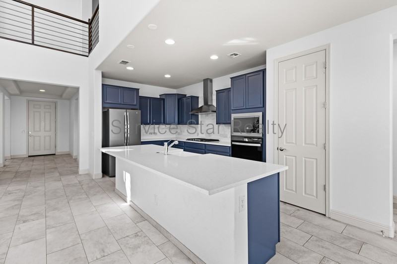 8433 S 70th Dr - Photo 5 of 34