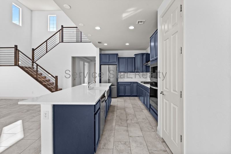 8433 S 70th Dr - Photo 6 of 34
