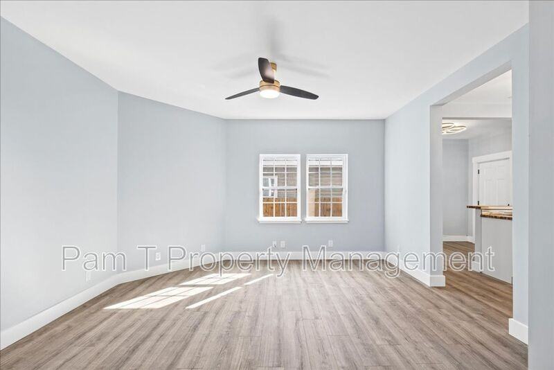 3205 Burroughs St - Photo 5 of 32