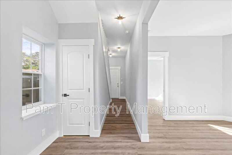 3205 Burroughs St - Photo 6 of 32