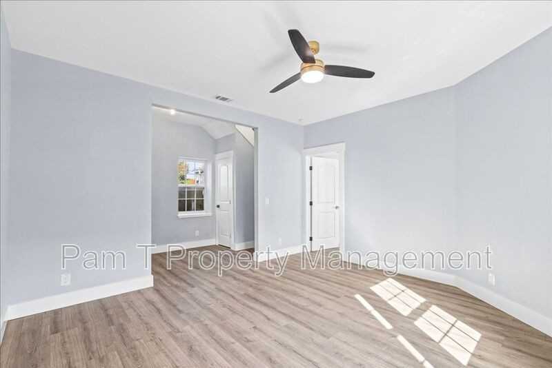 3205 Burroughs St - Photo 7 of 32