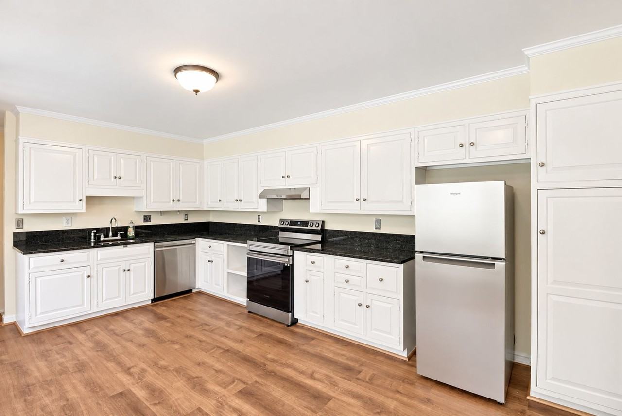 11009 Cripplegate Rd - Photo 6 of 41