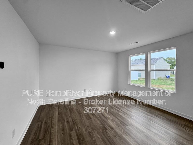 813 Fraser Ln - Photo 2 of 22