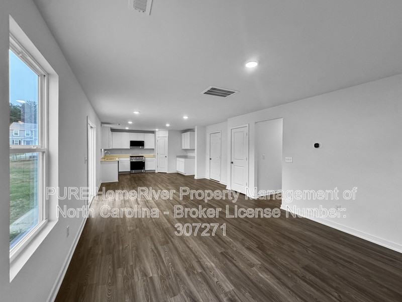 813 Fraser Ln - Photo 3 of 22