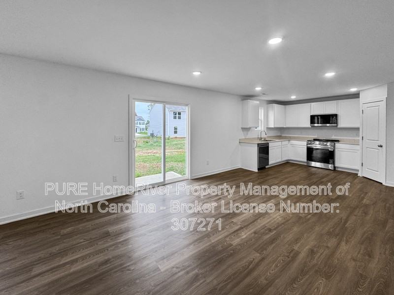 813 Fraser Ln - Photo 4 of 22