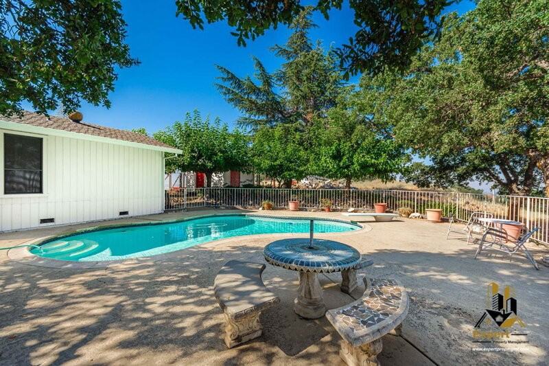1811 Oak Ter - Photo 3 of 37