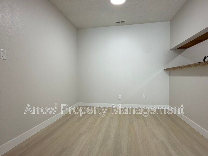 2350 N 44th St #1 - Photo 4 of 18