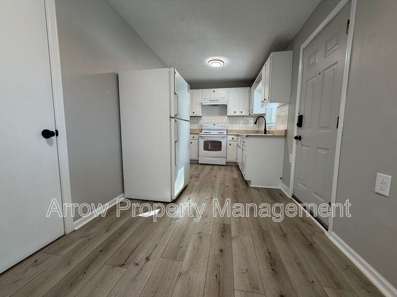 2205 Holdrege St #2 - Photo 3 of 15