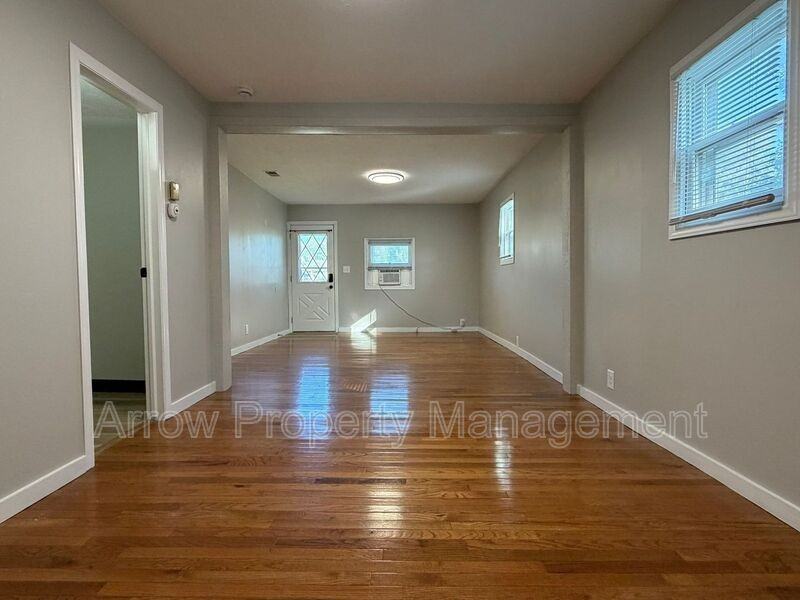 2205 Holdrege St #2 - Photo 5 of 15