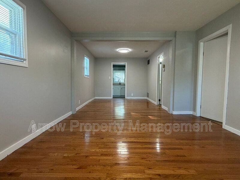 2205 Holdrege St #2 - Photo 6 of 15