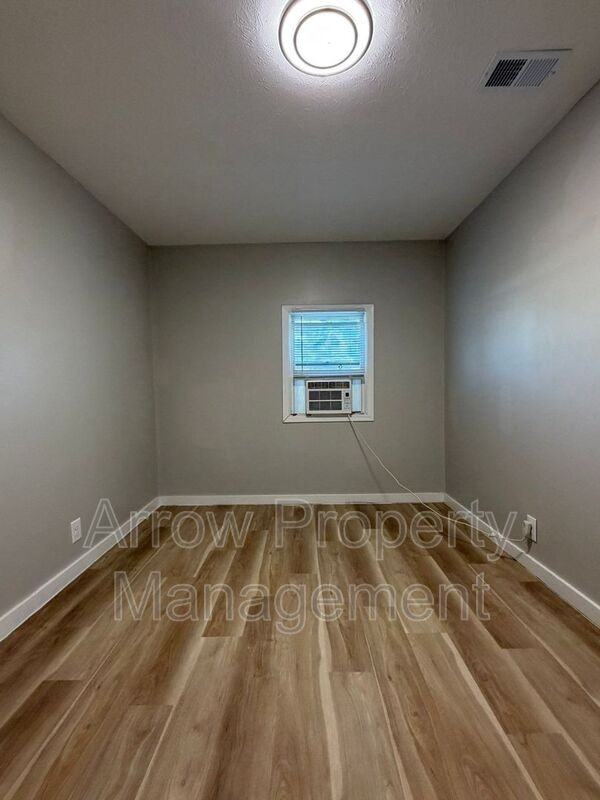 2205 Holdrege St #2 - Photo 7 of 15