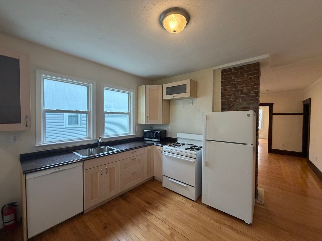 65 Auburn St #1D - Photo 4 of 34