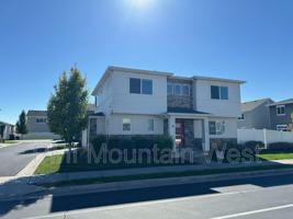 featured image of 1551 W Parkview Dr