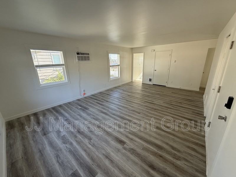 1221 2nd St - Photo 4 of 10
