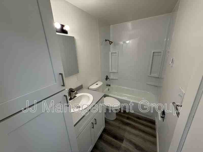 1221 2nd St - Photo 7 of 10