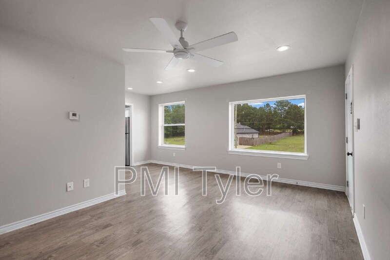 1816 W Oakwood St - Photo 2 of 22
