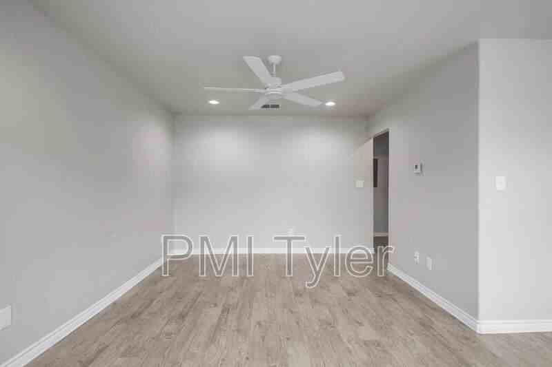 1816 W Oakwood St - Photo 3 of 22