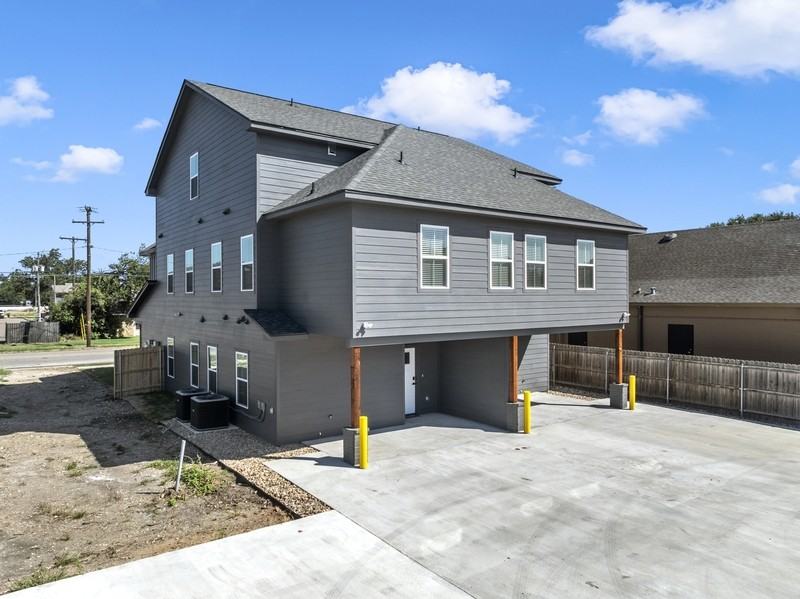 1414 Speight Ave #2 - Photo 3 of 42