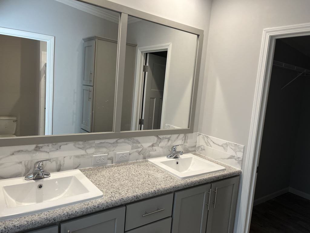 1005 Cloverleaf Cir - Photo 3 of 34