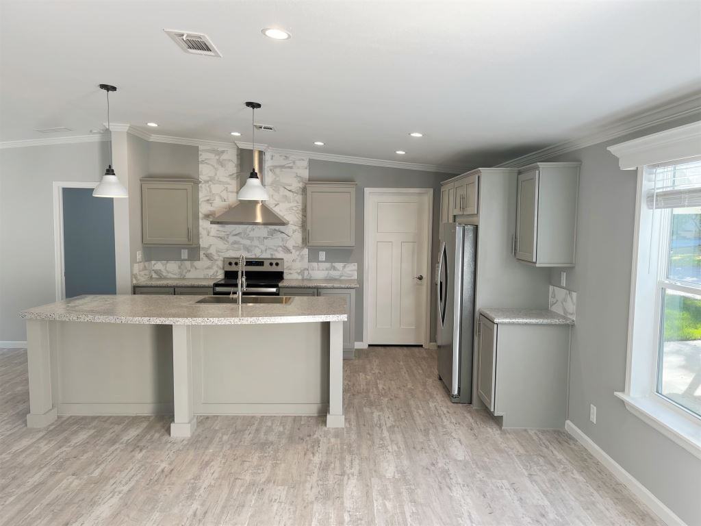 1005 Cloverleaf Cir - Photo 4 of 34