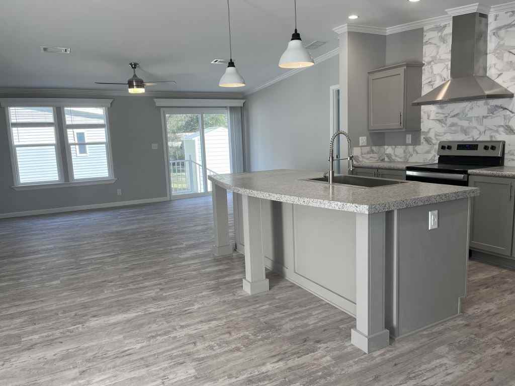 1005 Cloverleaf Cir - Photo 5 of 34