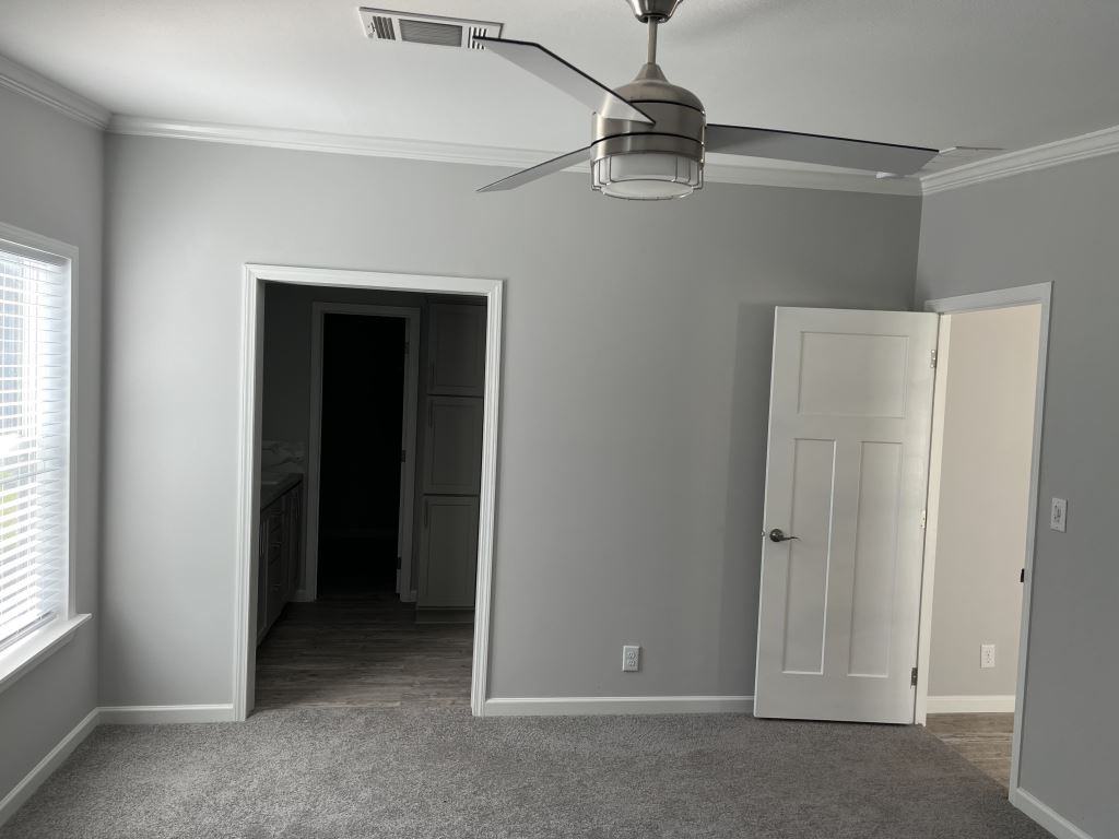 1005 Cloverleaf Cir - Photo 7 of 34
