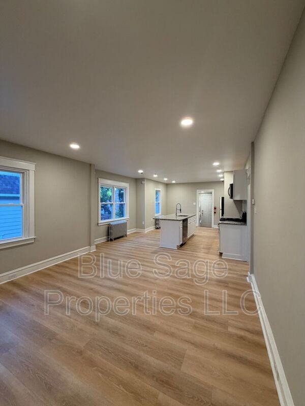 611 11th Ave - Photo 4 of 28