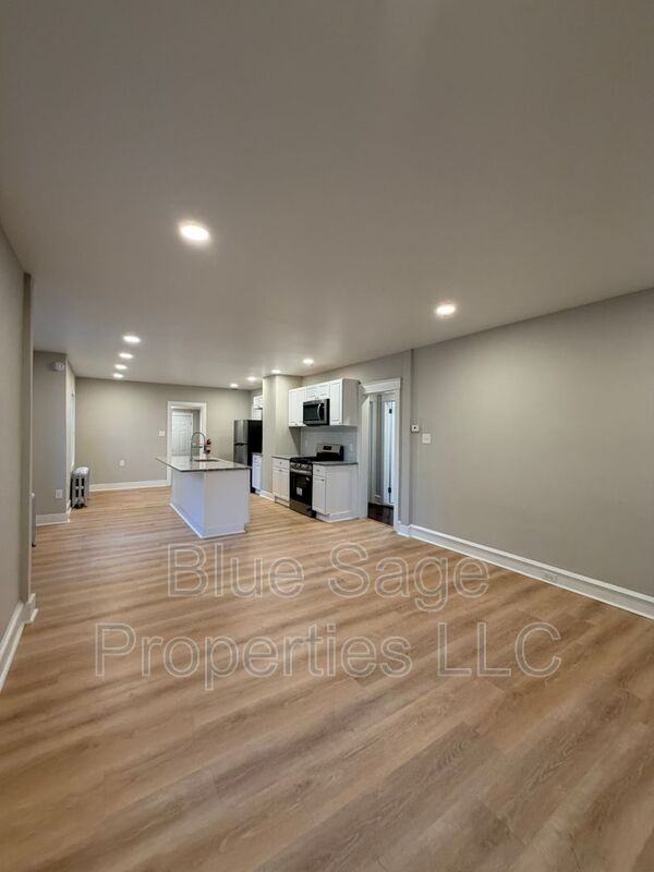 611 11th Ave - Photo 5 of 28