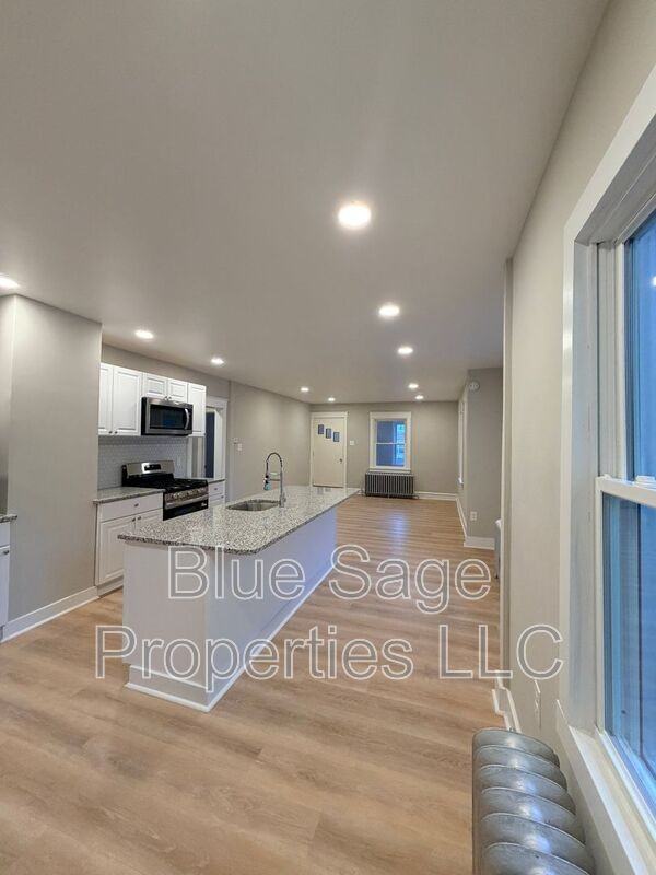 611 11th Ave - Photo 6 of 28