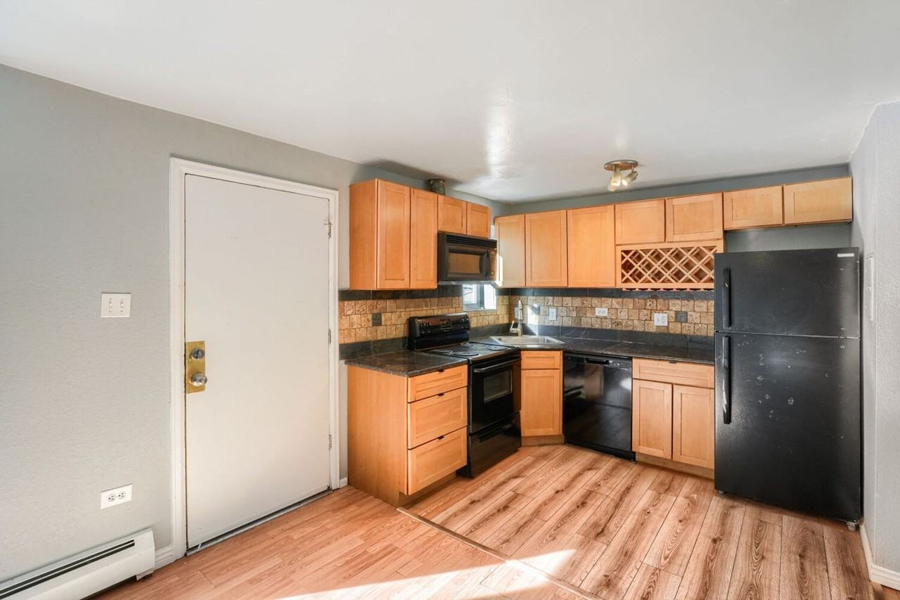 1355 Gaylord St - Photo 4 of 10