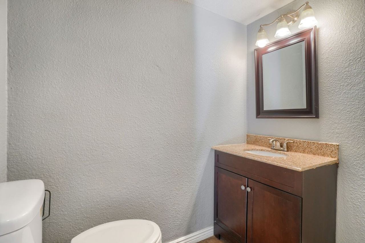 1355 Gaylord St - Photo 7 of 10