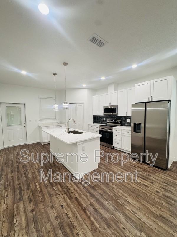 6065 Vermont Ave - Photo 2 of 17