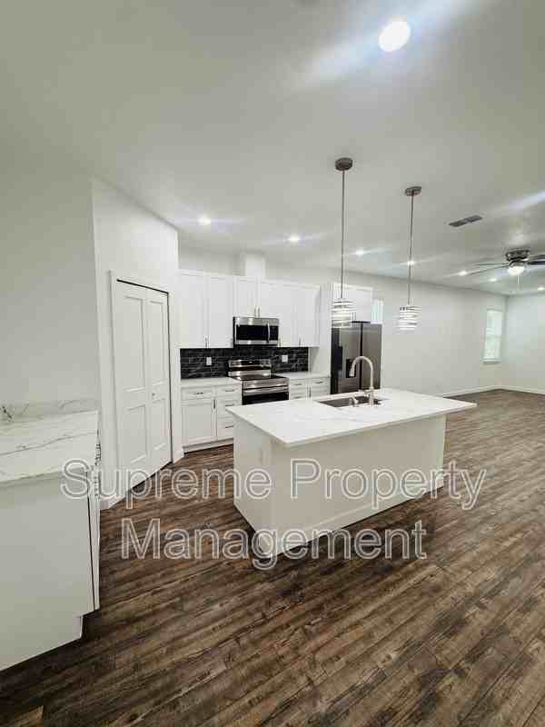 6065 Vermont Ave - Photo 3 of 17