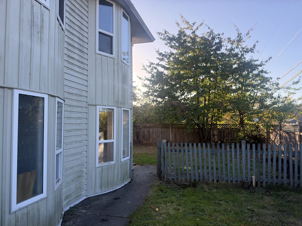 20574 28 Avenue #B - Photo 2 of 12
