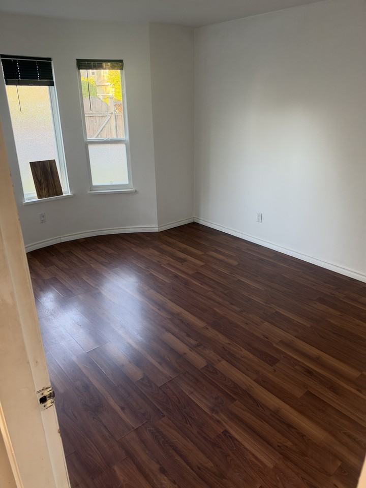 20574 28 Avenue #B - Photo 7 of 12