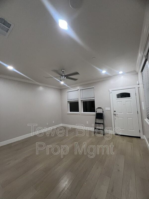 793 Lampasas Ave - Photo 4 of 14