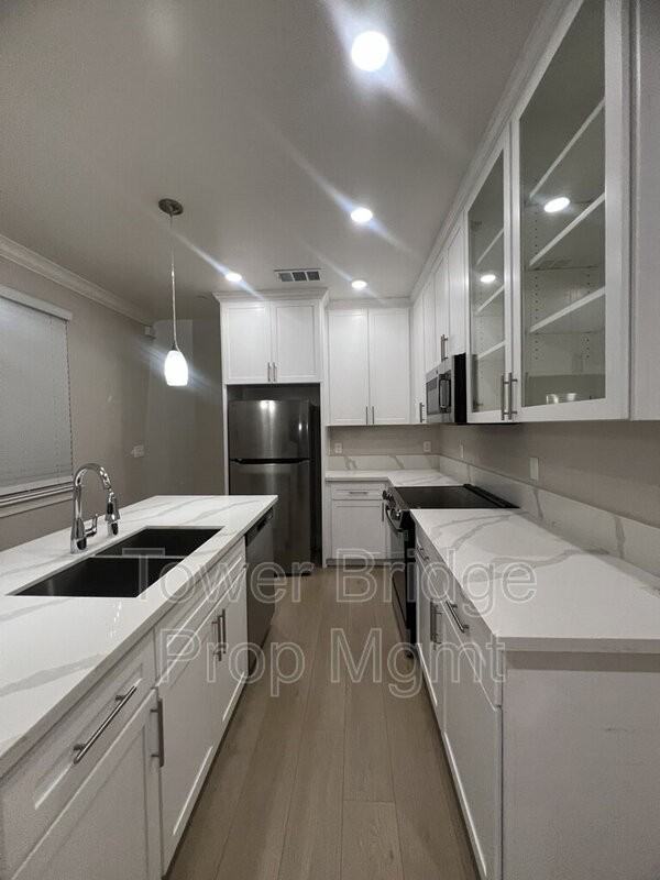 793 Lampasas Ave - Photo 5 of 14
