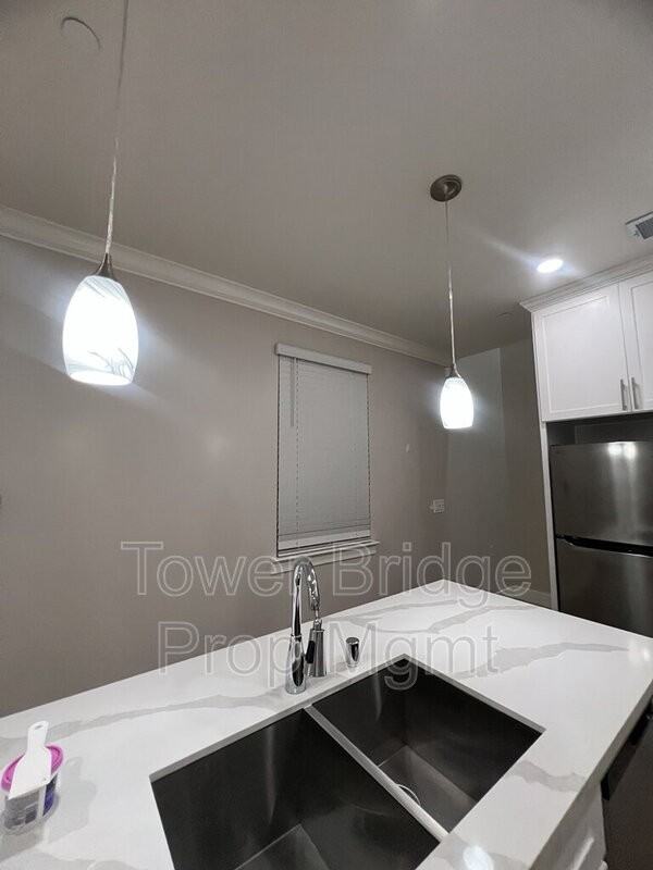 793 Lampasas Ave - Photo 6 of 14