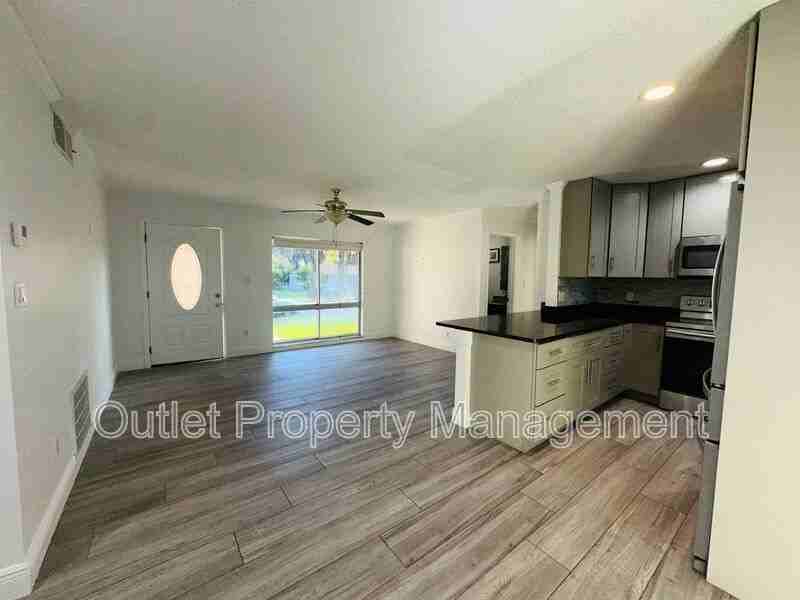 10300 Arbor Ridge Trl - Photo 2 of 14