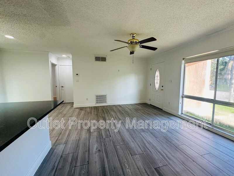 10300 Arbor Ridge Trl - Photo 3 of 14