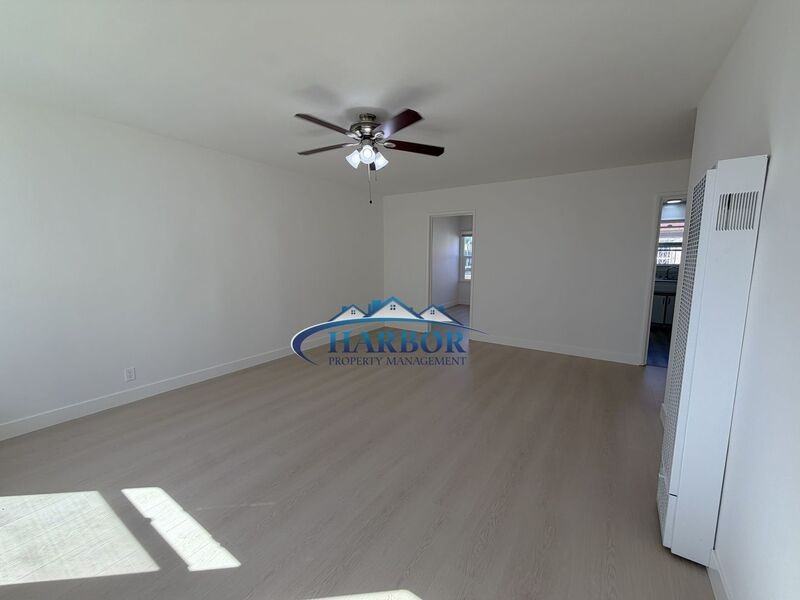 215 W Manchester Blvd #1 - Photo 2 of 10