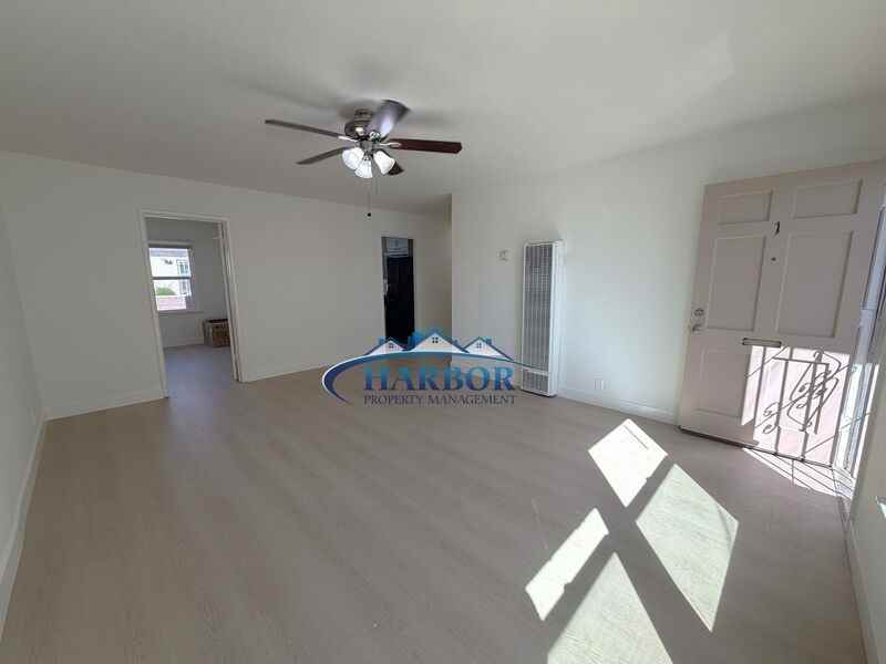 215 W Manchester Blvd #1 - Photo 3 of 10