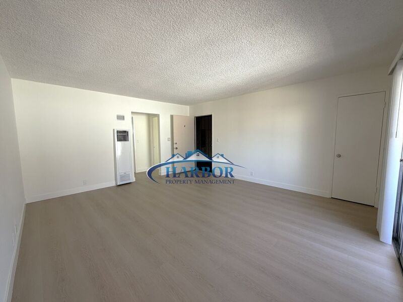 213 W Manchester Blvd #4 - Photo 3 of 12