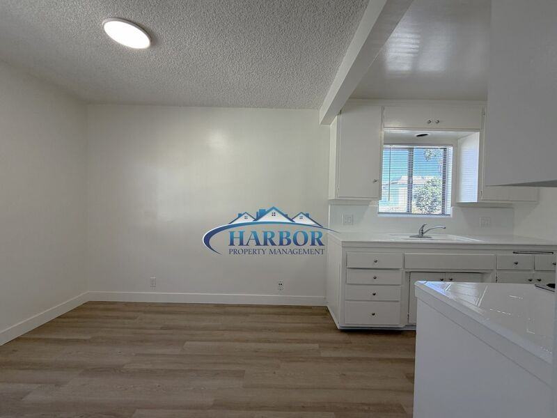 213 W Manchester Blvd #4 - Photo 4 of 12