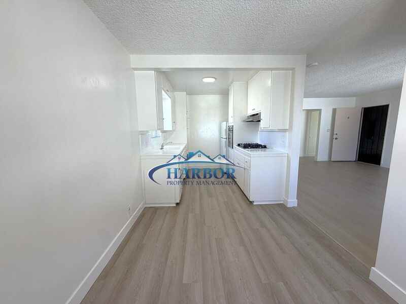 213 W Manchester Blvd #4 - Photo 5 of 12